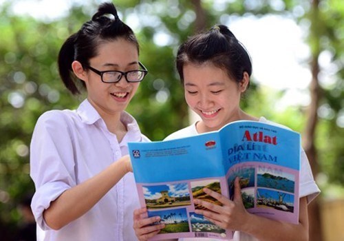 Thầy giáo bày mẹo sử dụng Atlat Địa lý Việt Nam cho thí sinh thi quốc gia | Giáo dục Việt Nam