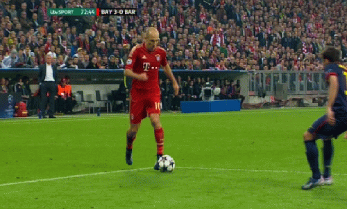 Ở bàn nâng tỉ số lên 3-0 của Robben, Muller đã có tình huống cản người không bóng trái phép với Jordi Alba.