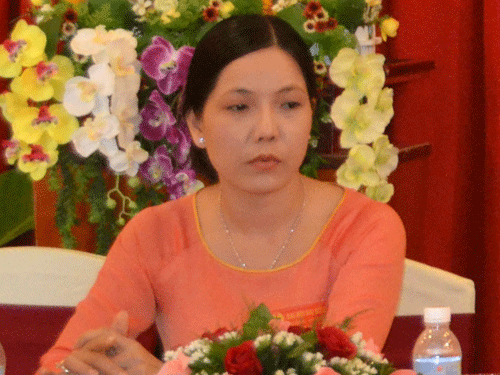 Bà Trần Hồng Ly - Phó Phòng Quản lý doanh nghiệp - lao động Ban Quản lý Khu Kinh tế tỉnh Trà Vinh (Ảnh: THANH TRÀ)