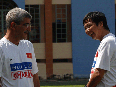 HLV Lê Huỳnh Đức (phải), một trong 4 ứng viên cho ghế HLV trưởng đội tuyển Việt Nam.