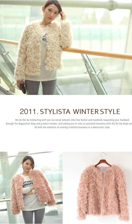 Áo lông xù xì kiểu lông cừu khiến bạn thật sự cảm thấy ấm áp trong tiết trời ngày đông.