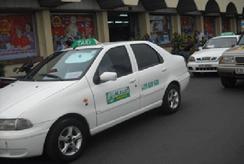 Chiếc taxi nhái thương hiệu Mai Linh bị nhóm khách người Malaysia tố cáo.
