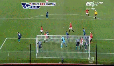 Phút 7: Wayne Rooney sút vọt xà ngang cho M.U