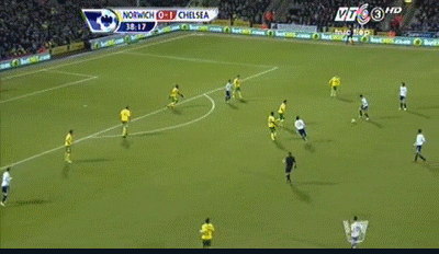 Phút 38: Norwich 0-1 Chelsea. Juan Mata phá vỡ thế bế tắc với một cú sút xa chân trái.