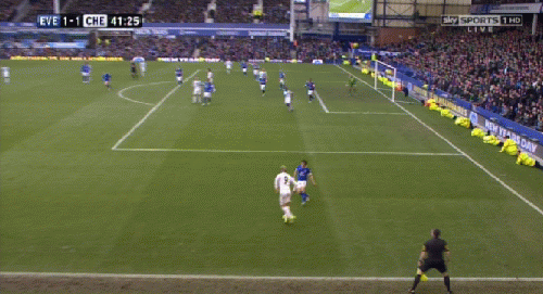 Phút 42: Ramires đón bóng từ Torres trước khi thực hiện quả tạt bóng. Frank Lampard đánh đầu đưa bóng đập cột dọc góc xa để gỡ hòa cho Chelsea.