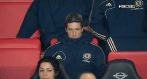 Phản ứng của Fernando Torres sau bàn thắng thứ 2 của Demba Ba