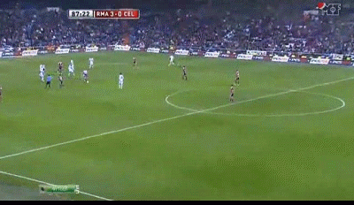Phút 87: Real Madrid 3-0 Celta Vigo! Cristiano Ronaldo với cú hat-trick sau một pha phản công nhanh cùng với Higuain.