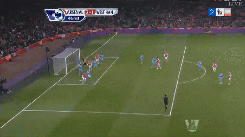 Olivier Giroud vô-lê tung lưới West Ham để đưa Arsenal vượt lên ở đầu hiệp 2.