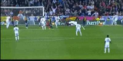 Ngay phút thứ 2, Ronaldo có cú sút phạt buộc Pinto phải trổ tài.