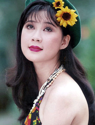 Kiểu tóc cũng giúp Diễm Hương in đậm ấn tượng về người phu nữ Việt Nam dịu dàng, thuần khiết trong mắt khán giả hâm mộ.