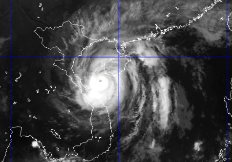 Hình ảnh mây vệ tinh cho thấy mắt bão hình thành và sức ảnh hưởng của bão là rất lớn. (Ảnh nguồn NCHMF)