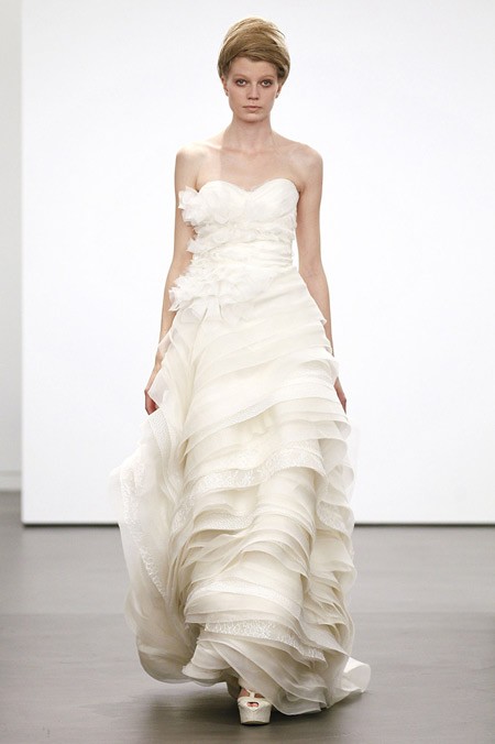 Ba mẫu váy cưới Hacchic Couture thực hiện cho Giang Hồng Ngọc kèm thông  điệp ý nghĩa bất ngờ