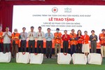 NovaGroup trao tặng 1.000 bộ áo phao cứu sinh đa năng cho ngư dân tại Bình Định