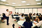 Cán bộ được cử đi bồi dưỡng ở nước ngoài cần đáp ứng tiêu chuẩn gì?