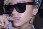 Rihanna càng ngày càng 'hư'