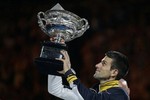 Góc ảnh: Djokovic lần thứ 3 liên tiếp đăng quang Australia Open