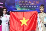Cờ treo ngược, sai tên nước và giấc mơ hão huyền của nhan sắc Việt