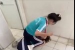 Kiên Giang: Nữ sinh túm tóc, đánh bạn trong nhà vệ sinh bị dừng học 2 tuần