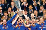 UEFA sửa luật: Vô địch Europa League sẽ được dự Champions League