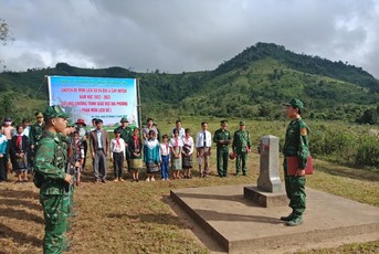 Tiết học Lịch sử đặc biệt bên Cột mốc 616 biên giới Việt - Lào ở dãy Trường Sơn
