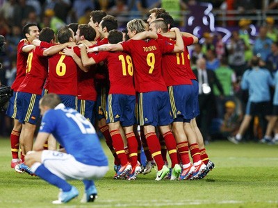 Toàn cảnh trận chung kết Tây Ban Nha - Italia: 'Bò tót' thành 'bò húc'