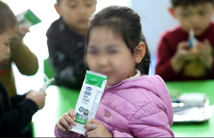 Ai phải chịu trách nhiệm về việc pha thêm 14 chất khác vào Sữa học đường Hà Nội? ảnh 4