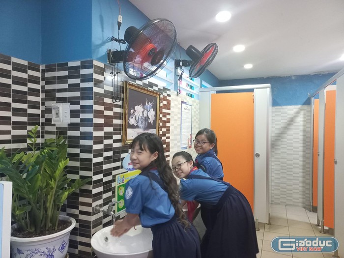 Trường tiểu học ở Sài Gòn có nhà vệ sinh học sinh trị giá 600 triệu đồng ảnh 4