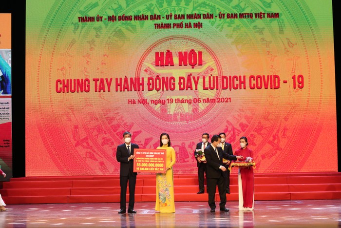 Sun Group ủng hộ thành phố Hà Nội 55 tỷ đồng mua vắc-xin phòng chống Covid-19 ảnh 1