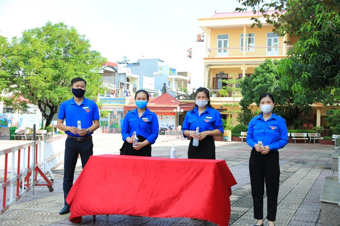 “Người thắp lửa” các hoạt động đoàn thể của Trường Tiểu học Thái Phiên ảnh 2