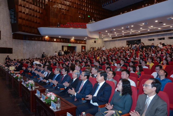 Bộ trưởng Nguyễn Kim Sơn: Đi cùng vinh quang nghề giáo là trách nhiệm nặng nề ảnh 1
