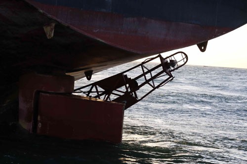 Vụ đâm tàu ở Vũng Tàu: Gần 700 container hàng đang chìm dần xuống biển ảnh 4