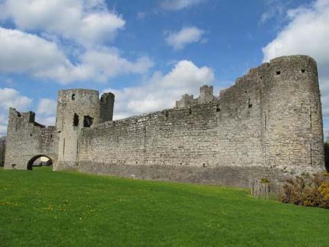 Lâu đài Trim là lâu đài lớn nhất thời Anglo- Norman ở Ireland được xây dựng từ thế kỷ 11