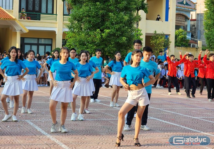 Gần 1.300 học sinh “cháy” hết mình với vũ điệu và âm nhạc ảnh 6