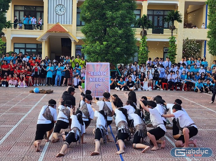 Gần 1.300 học sinh “cháy” hết mình với vũ điệu và âm nhạc ảnh 7