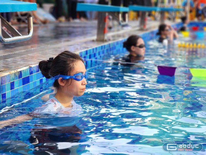 Một trường THPT ở Hải Phòng đưa bơi lội trở thành môn học chính thức ảnh 1