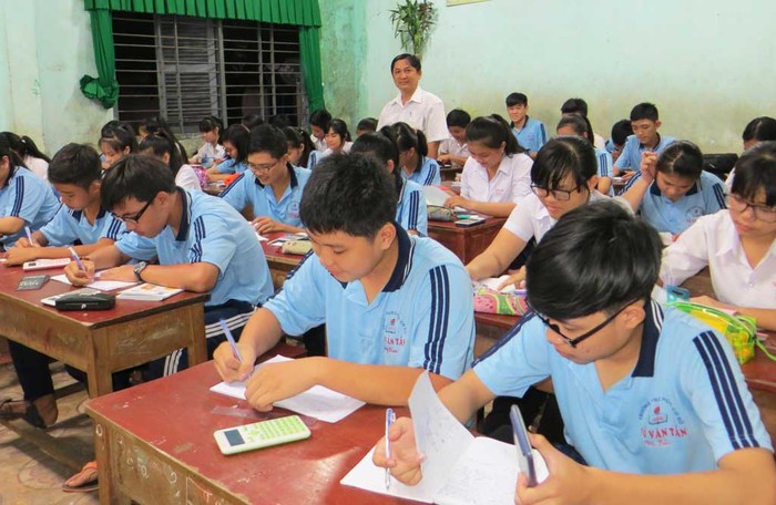 Rồi đây chỉ còn những lớp học thêm trong nhà trường (Ảnh minh họa Báo Long An) ảnh 1