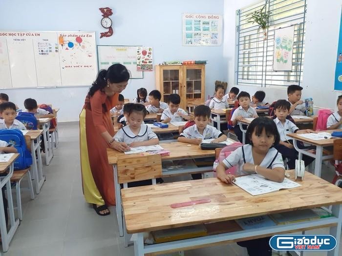 Học Sinh Lớp 1 Đi Học Trở Lại, Có Thầy Cô Không Biết Phải Dạy Từ Đâu | Giáo  Dục Việt Nam