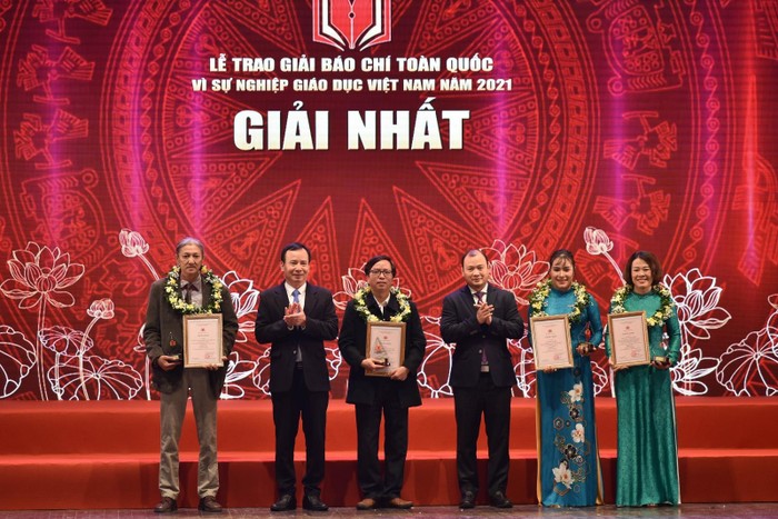 Trao Giải báo chí toàn quốc “Vì sự nghiệp Giáo dục Việt Nam” năm 2021 ảnh 1