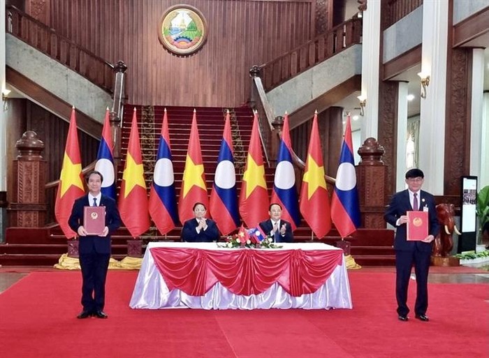 Việt Nam - Lào trao đổi Nghị định thư và ký kết hợp tác về giáo dục ảnh 1