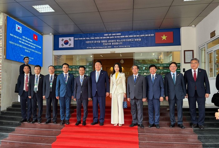 Tổng thống Hàn Quốc thăm Đại học Quốc gia Hà Nội và giao lưu với sinh viên ảnh 3