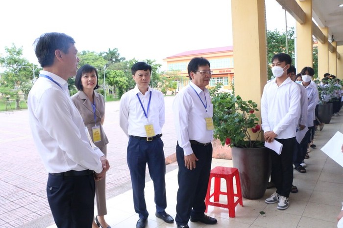 Lãnh đạo Sở Giáo dục và Đào tạo Nam Định tại một buổi kiểm tra cơ sở. Ảnh: Namdinh.edu.vn ảnh 3