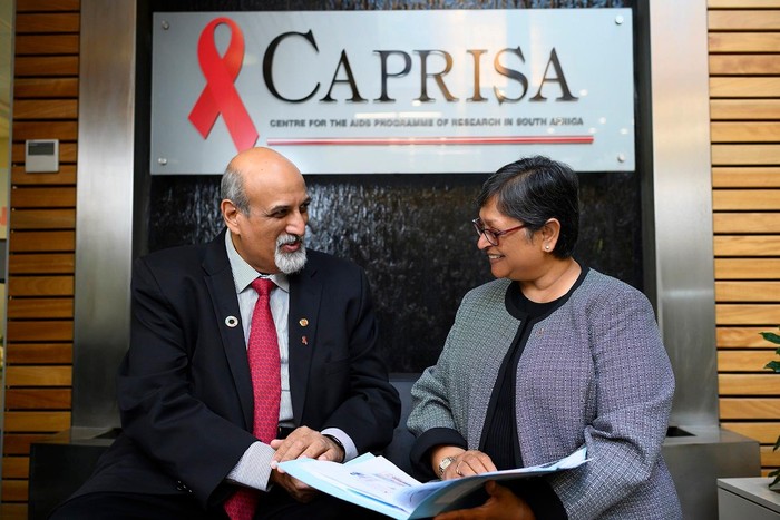 Vợ chồng Giáo sư Karim tại CAPRISA, Trung tâm nghiên cứu AIDS tại Nam Phi. ảnh 4