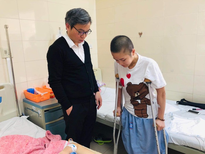 Chiến thắng ung thư xương, cô gái đầu quân vào ngành y để trả ơn cuộc đời ảnh 1