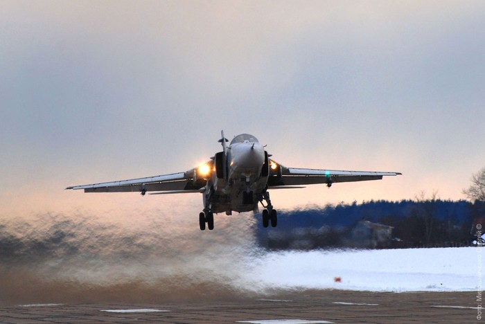 Полет м. Су-24 ночной полет. Су 24 ночью. Су 24 зима. Су-24 в ночном небе.