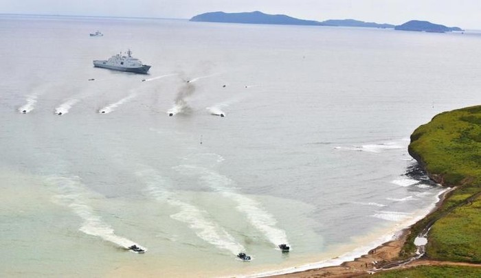 Quân đội Trung Quốc và Nga tổ chức diễn tập quân sự &quot;Liên hợp trên biển-2015&quot; ở vịnh Peter the Great, mũi Clerk và biển Nhật Bản, bị Mỹ và Nhật Bản giám sát chặt chẽ