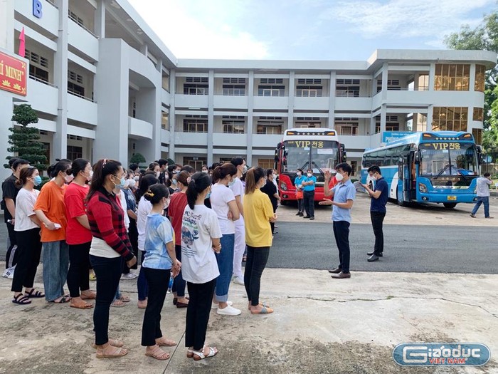 Hơn 100 sinh viên Cao đẳng Y tế Đồng Nai tham gia lấy mẫu xét nghiệm  Covid-19 | Giáo dục Việt Nam