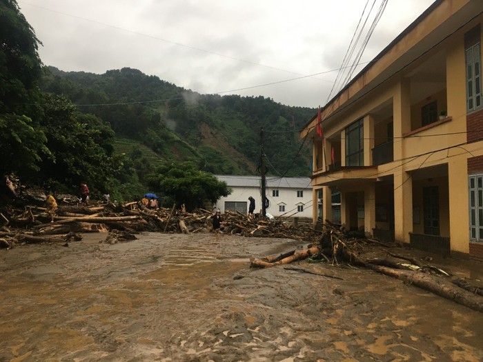Trường học, thầy cô giáo ở Mù Cang Chải bị thiệt hại nặng nề do mưa lũ ảnh 5