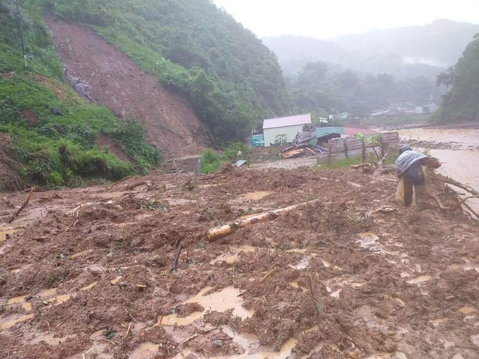 Trường học, thầy cô giáo ở Mù Cang Chải bị thiệt hại nặng nề do mưa lũ ảnh 10