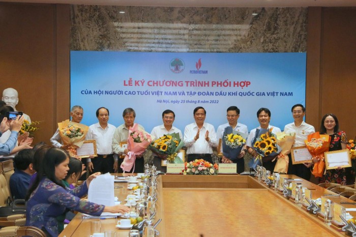 Petrovietnam ký chương trình phối hợp với Hội Người cao tuổi Việt Nam ảnh 3