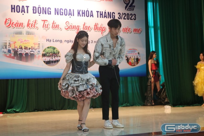 Chiêm ngưỡng những thiết kế thời trang tái chế của học sinh Hà Nội ảnh 7